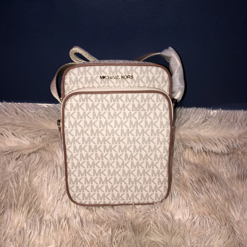 (NEW) Michael Kors Women’s Crossbody